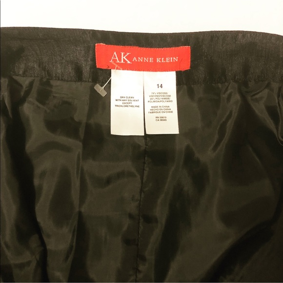 Beautiful Black Pleated Skirt New Without Tags - Picture 5 of 5